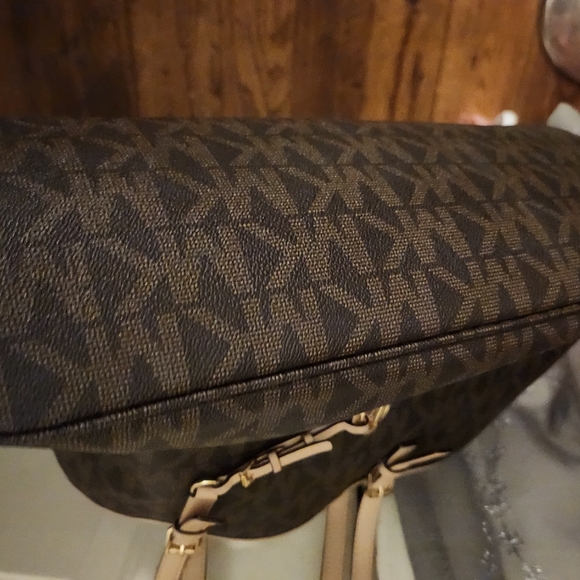 LARGE HOBO TYPE BAG BY MICHAEL KORS - Picture 5 of 5